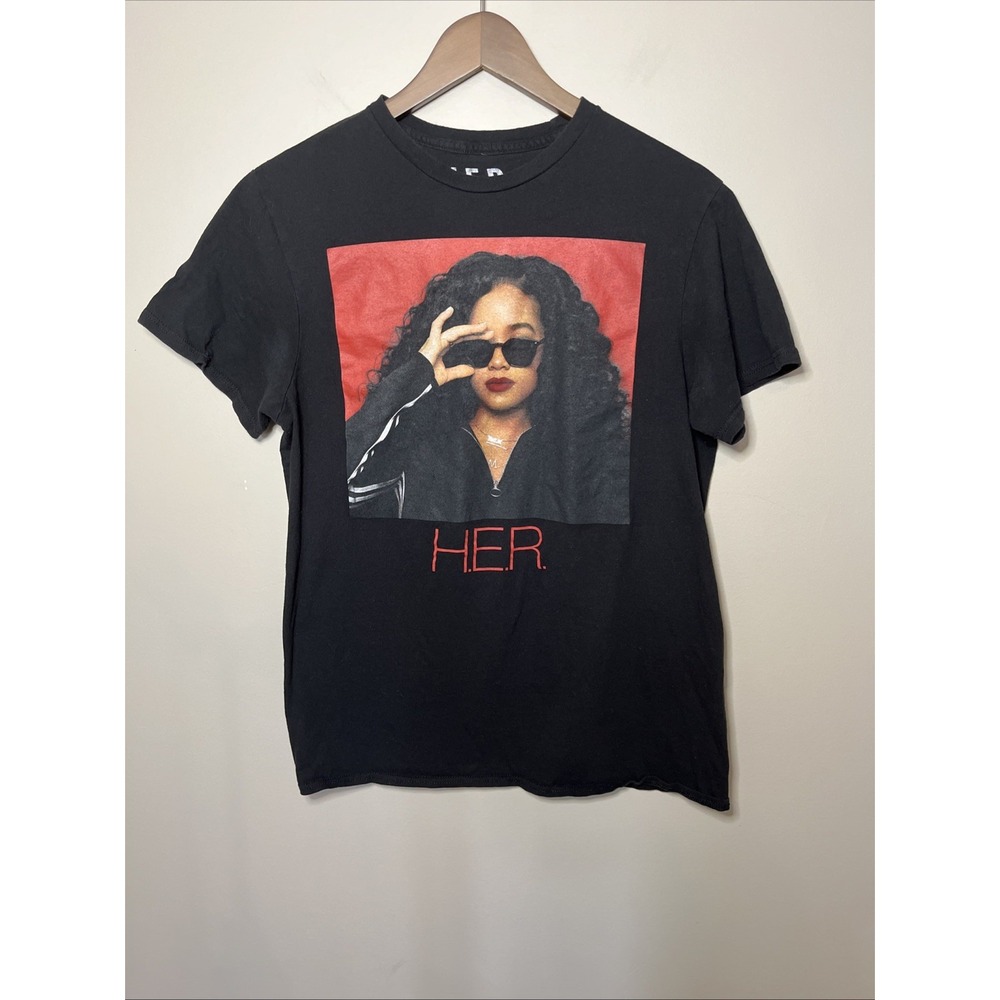 H.E.R. Singer Graphic T-shirt Men's Women's Black Size Medium Concert‎ Music
